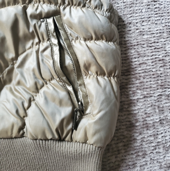 Express Metallic Gold Zip Puffer Vest - Picture 8 of 11